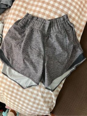 Lululemon size 6 shorts